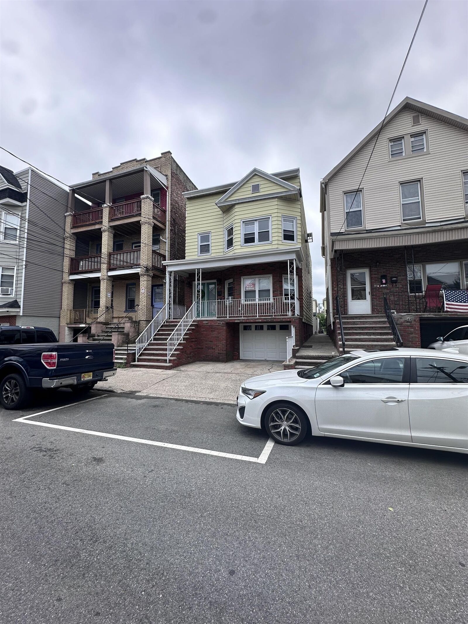 Property Photo: 42 West 17th St 2 NJ 07002