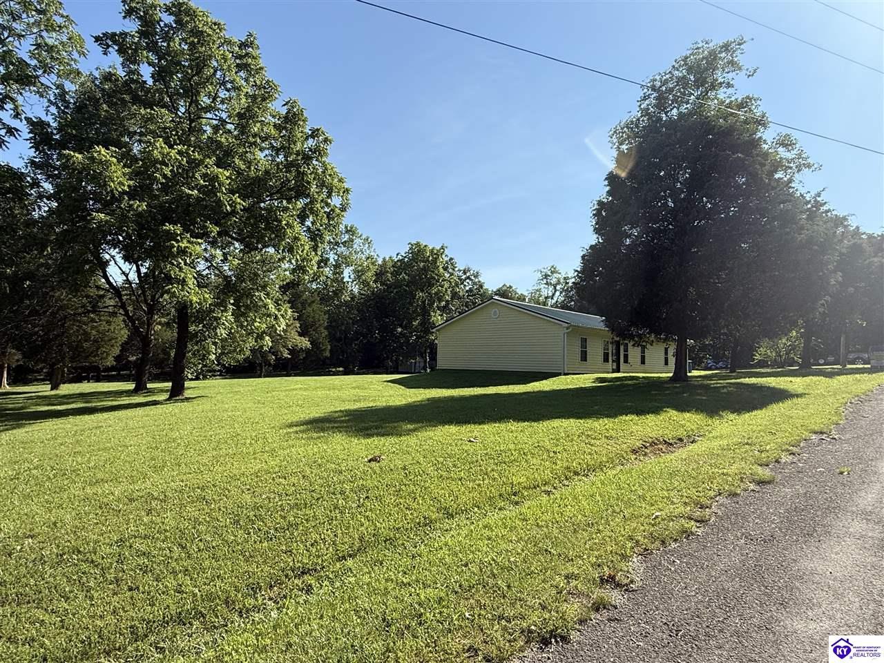Property Photo: 1315 Cherokee Road KY 40108