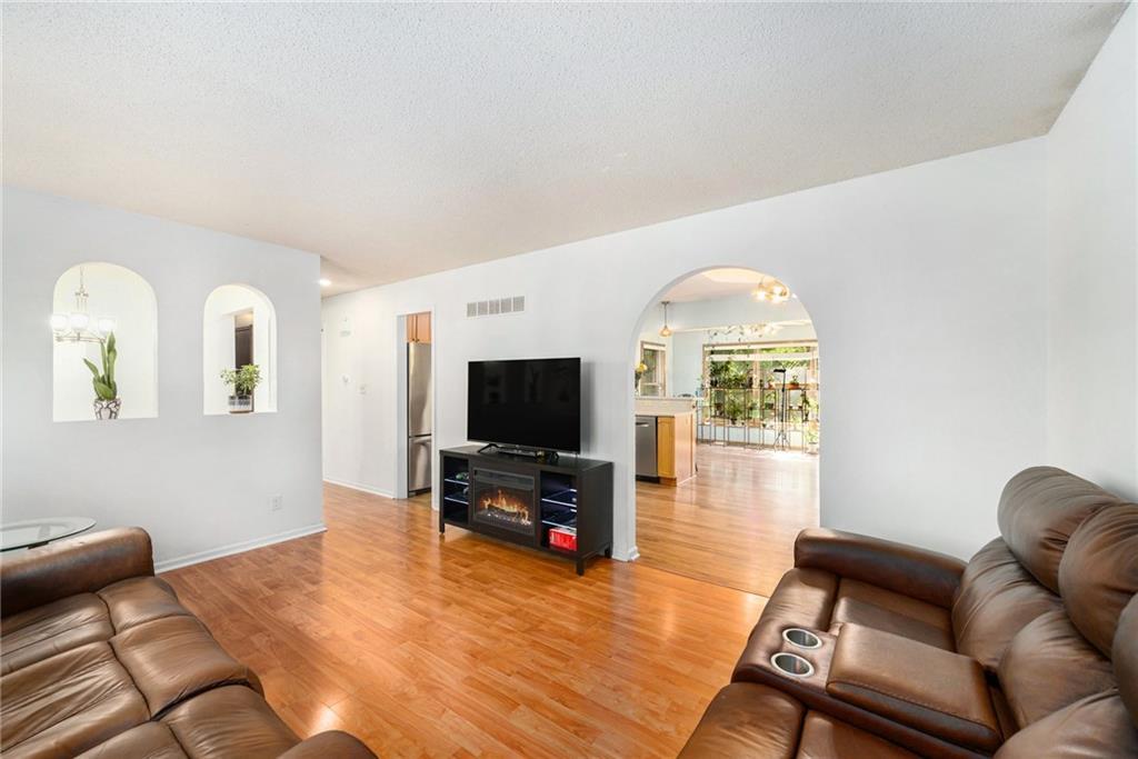 Property Photo: 7608 N Serene Avenue MO 64152