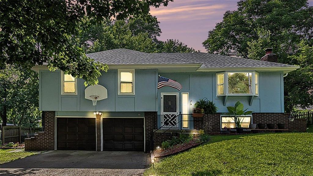 Property Photo: 7608 N Serene Avenue MO 64152
