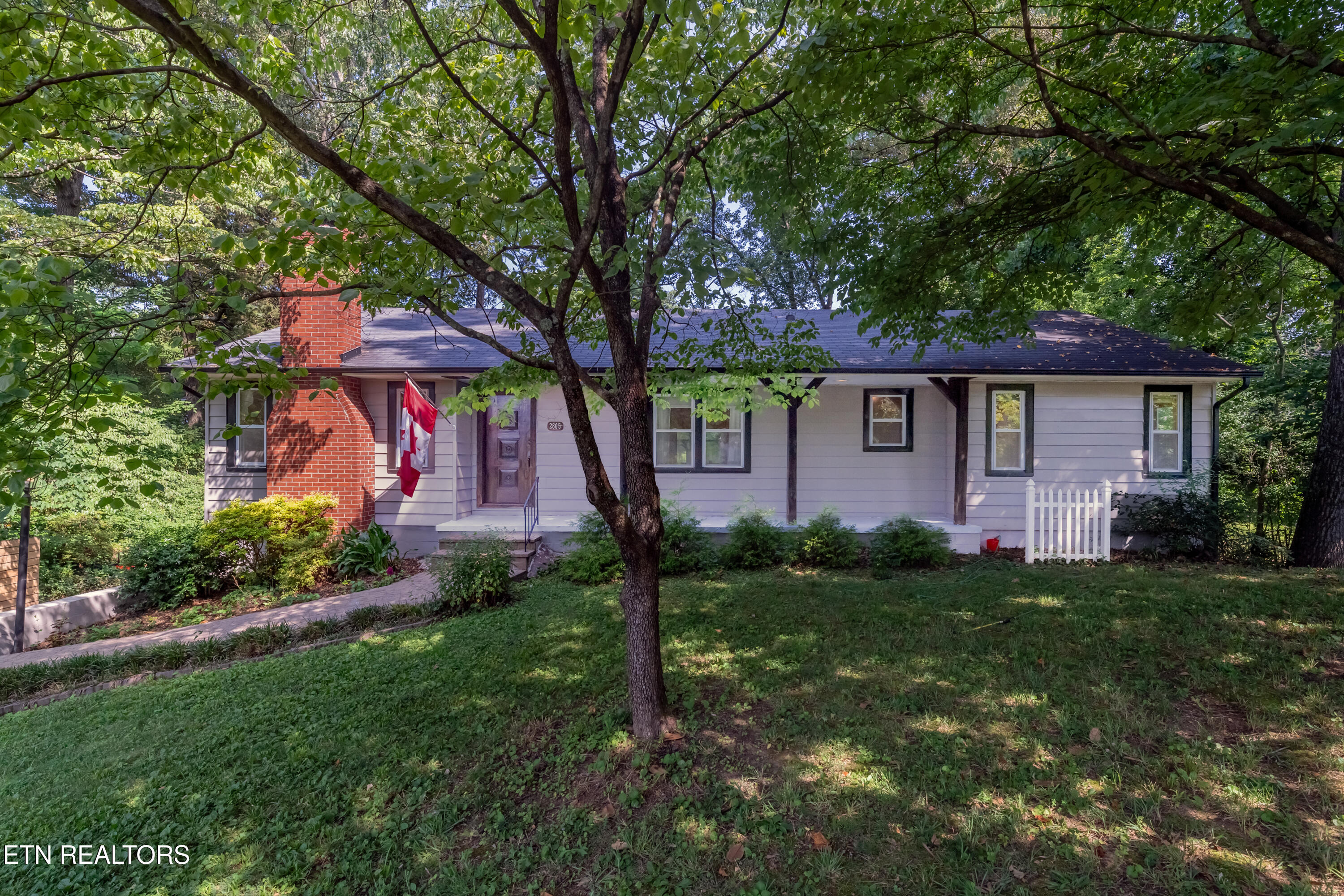 Property Photo: 2805 Kenilworth Lane TN 37917