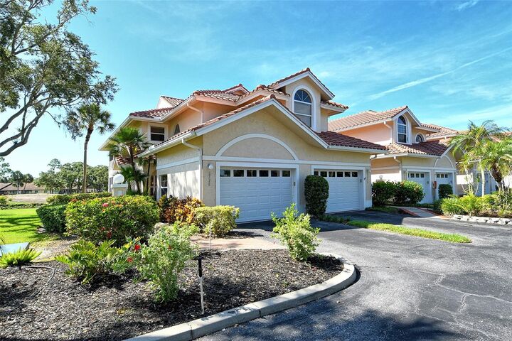 5598 Golf Pointe Drive Unit A-1  Sarasota FL 34243 photo