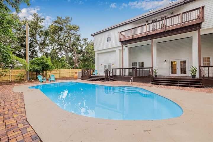 106 22nd Avenue SE  St Petersburg FL 33705 photo