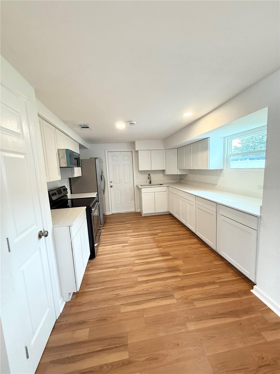 Property Photo: 249 Mount Vernon Drive FL 34293
