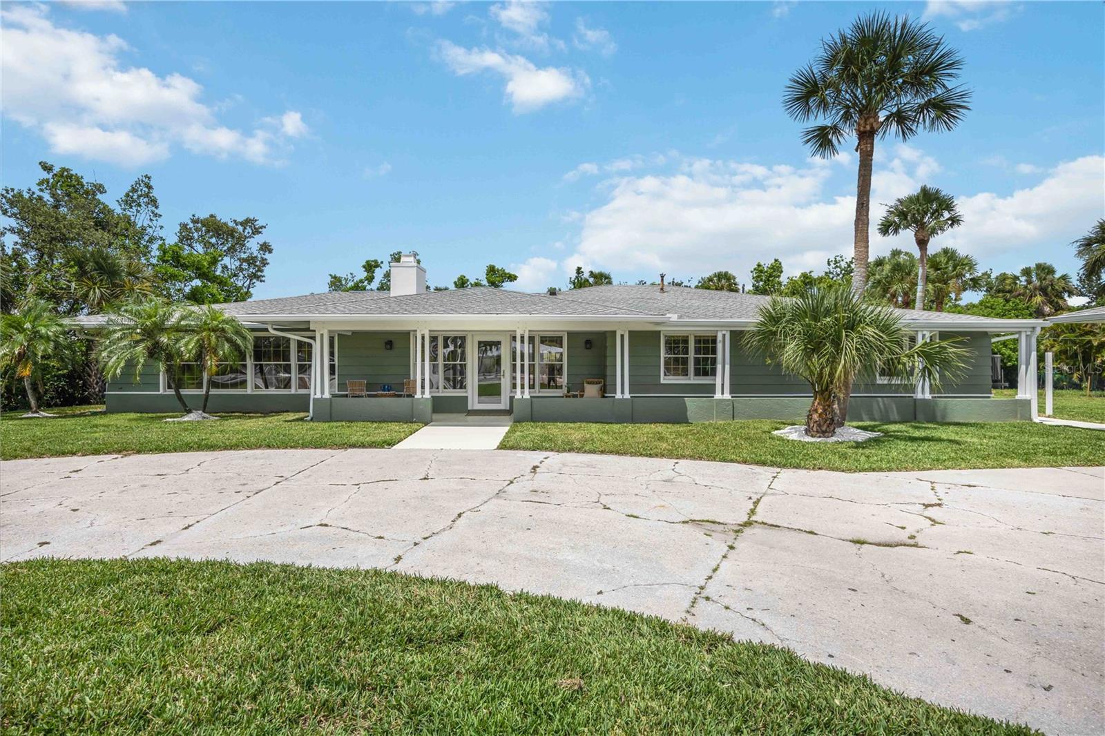Property Photo: 311 Island Circle FL 34242