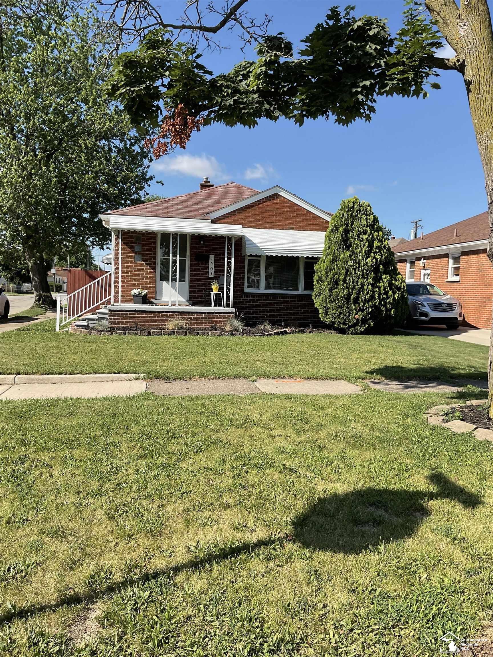 Property Photo: 1503 Philomene Boulevard MI 48146