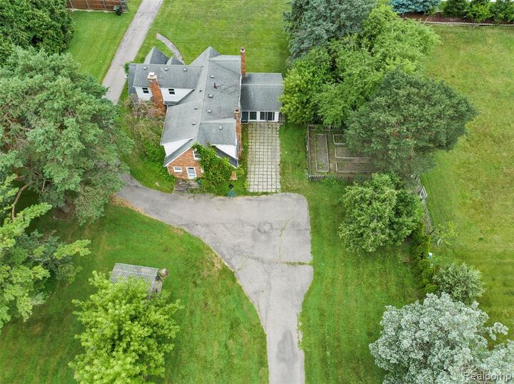 Property Photo:  42192 Dequindre Road  MI 48314 2709 