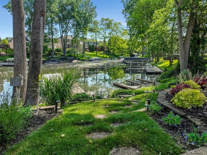 Property Photo:  1412 Marina Pointe Blvd  MI 48362 3905 
