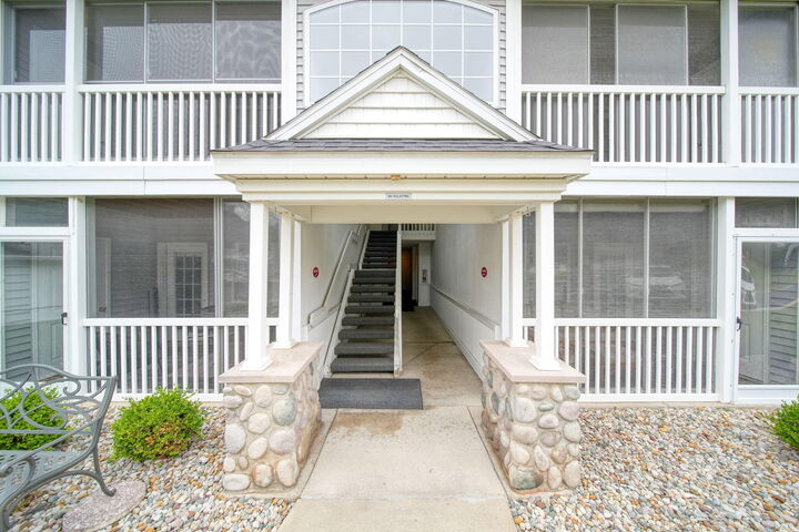Property Photo:  824 W Barrington Circle  MI 49203 