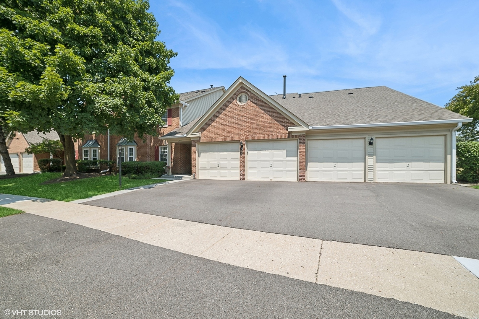 Property Photo:  209 Dublin Lane Z2  IL 60194 