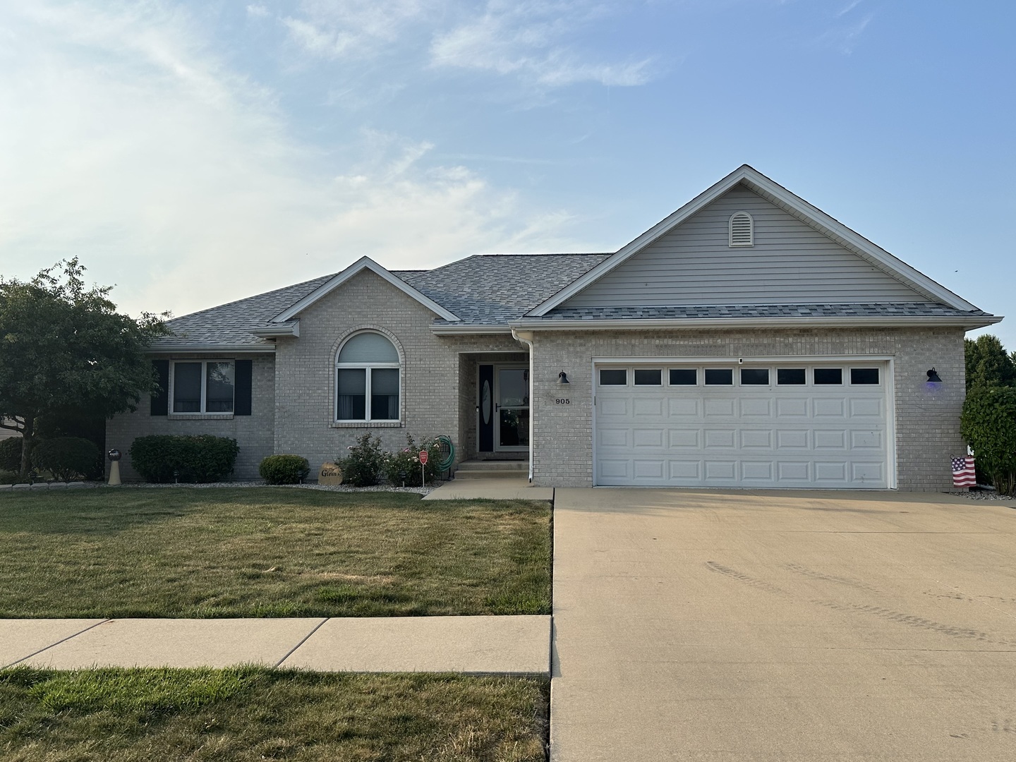 Property Photo:  905 Magnolia Drive  IL 60914 