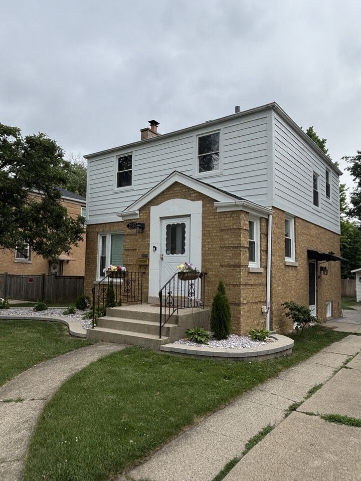 Property Photo: 2337 Kensington Avenue IL 60154