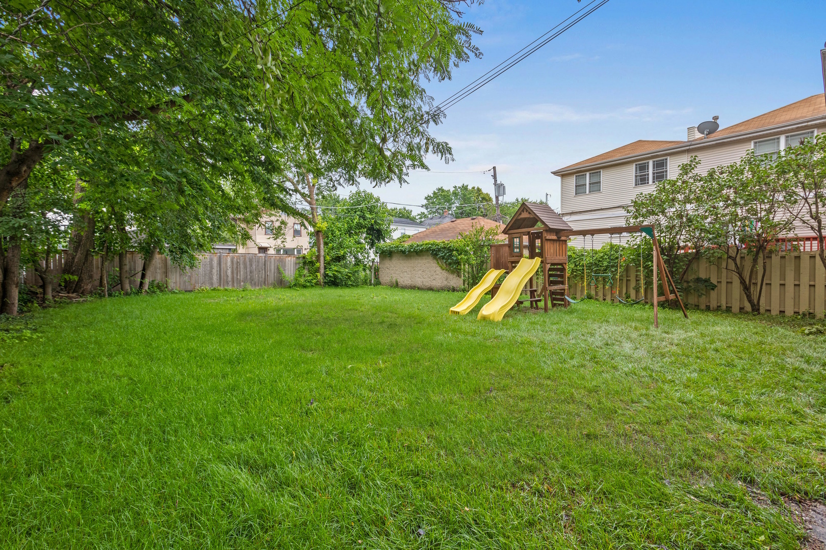 Property Photo: 4317 N Kenneth Avenue IL 60641