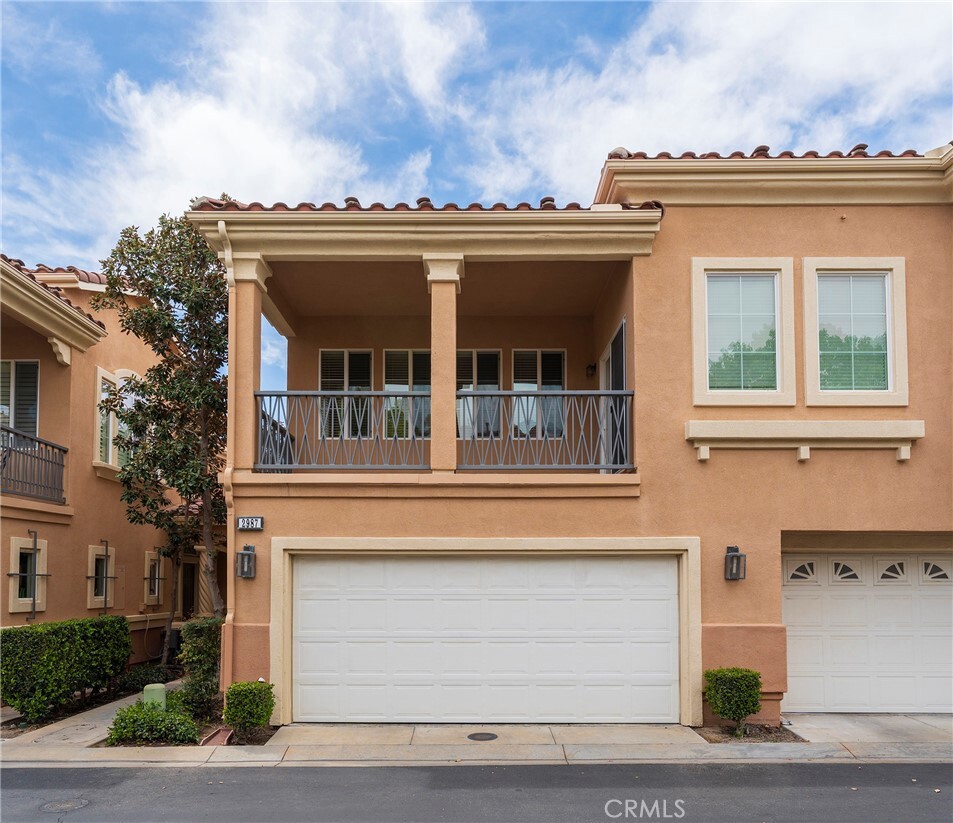 Property Photo:  2987 Campa Way D  CA 93063 