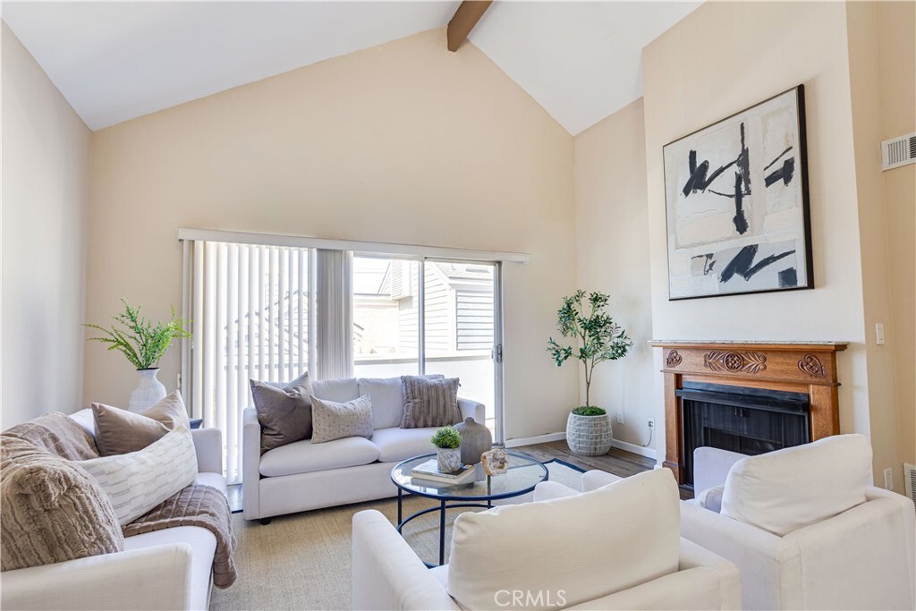 Property Photo:  628 Daisy Avenue 417  CA 90802 