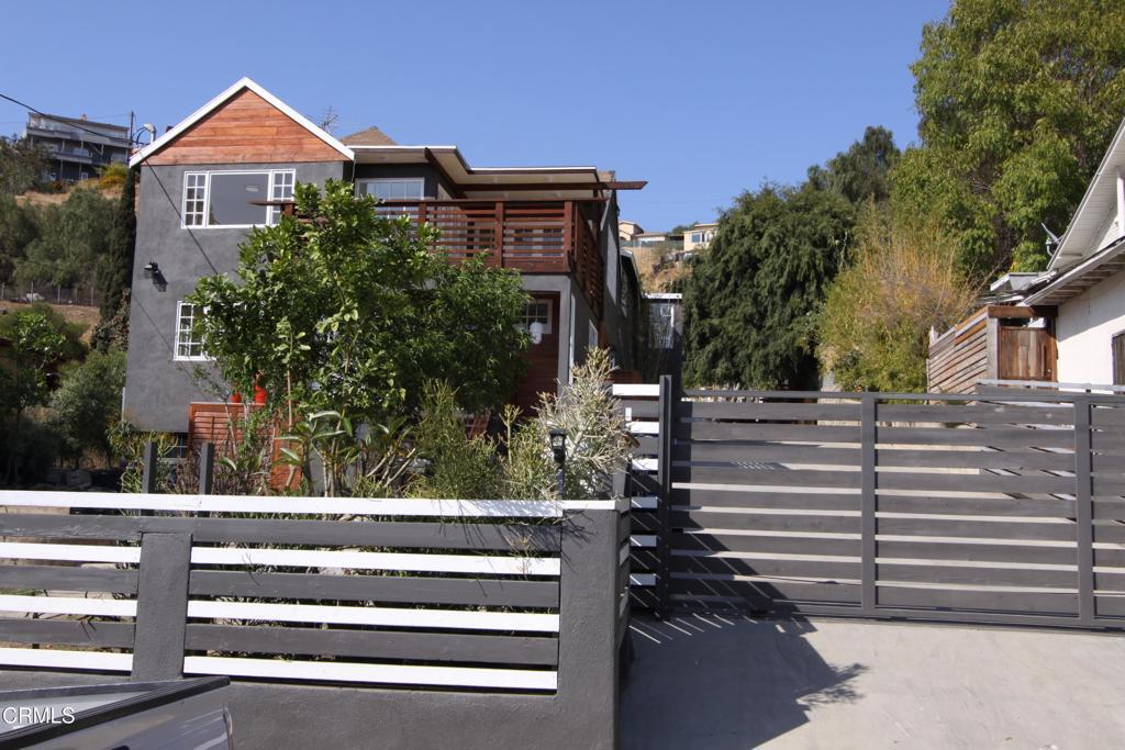 Property Photo:  