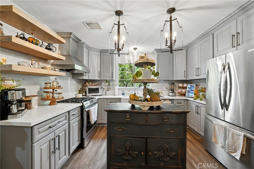 Property Photo:  13260 Moreno Way  CA 92553 