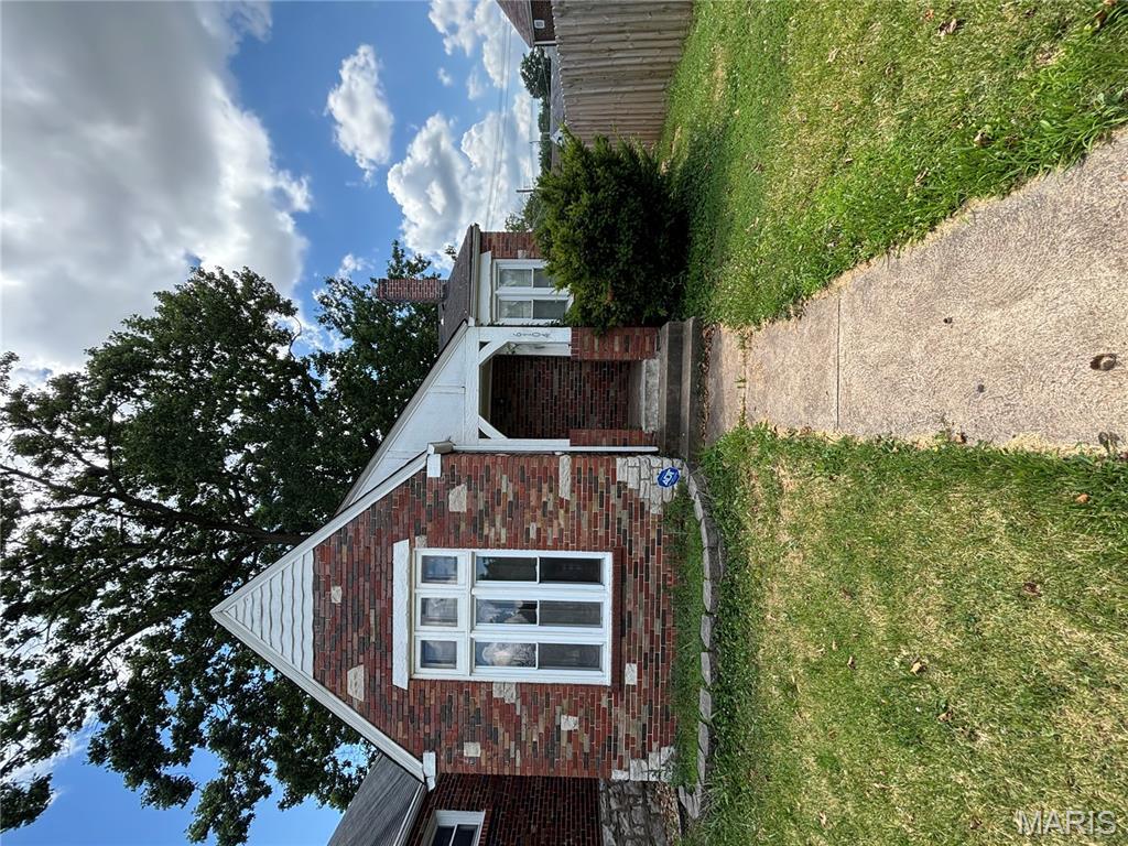 Property Photo: 6104 N Pointe Boulevard MO 63147