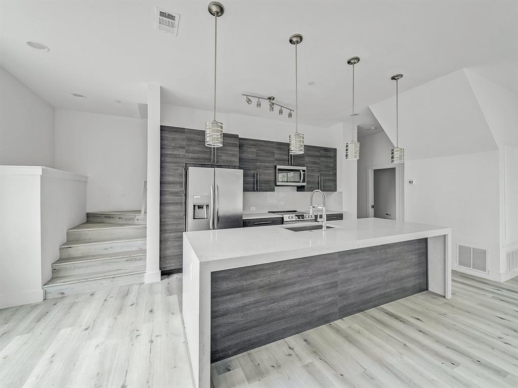 Property Photo: 1022 Eldorado 102 TX 75208