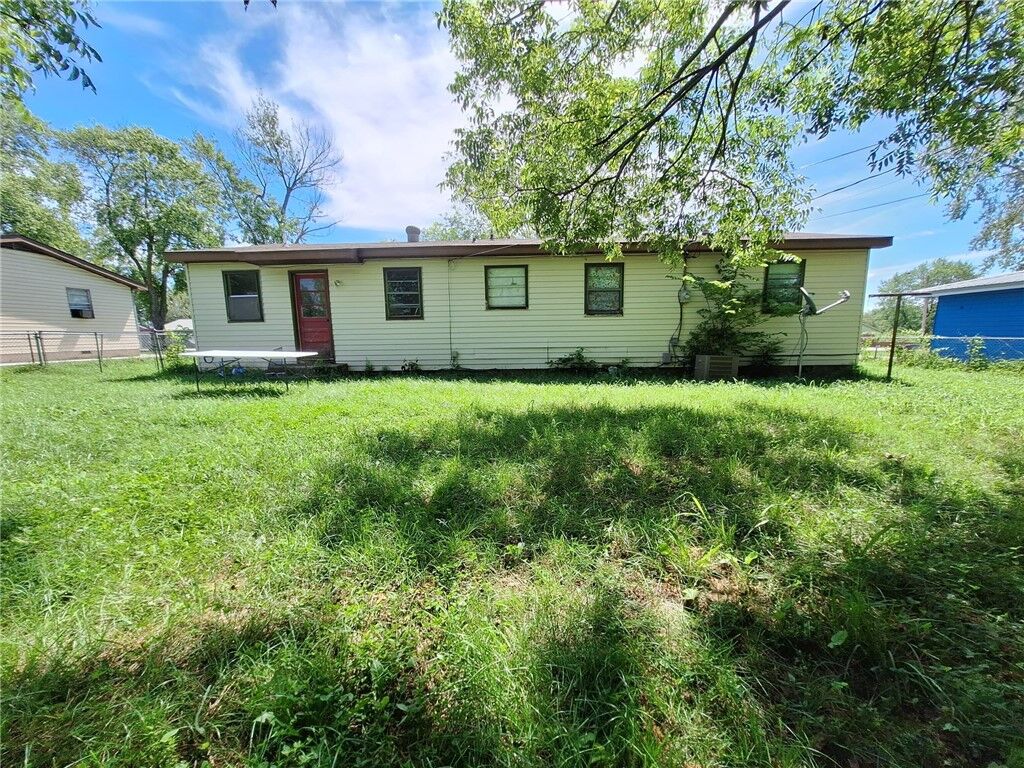 Property Photo: 1420 N Inglewood Street AR 72761