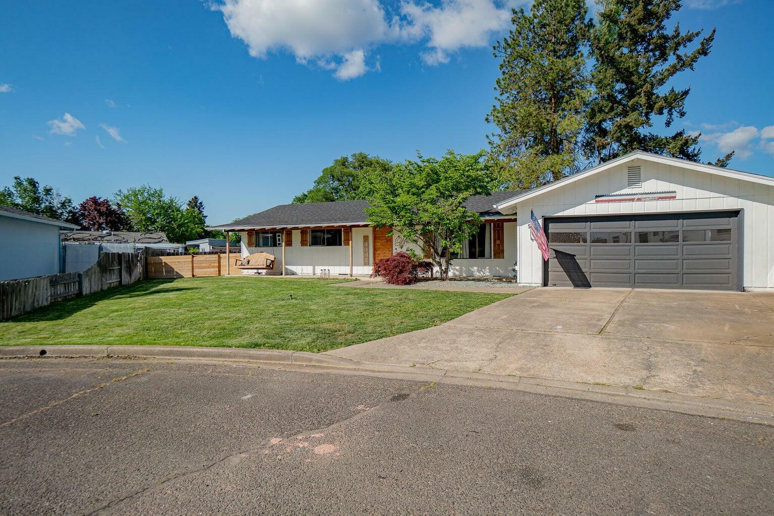 Property Photo:  50 Kathryn Court  OR 97502 