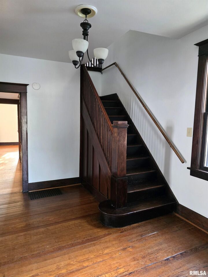 Property Photo: 1113 S 5th Street IL 61554