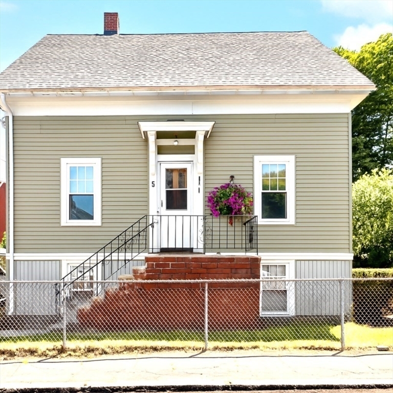 5 Bow Street  Salem MA 01970 photo