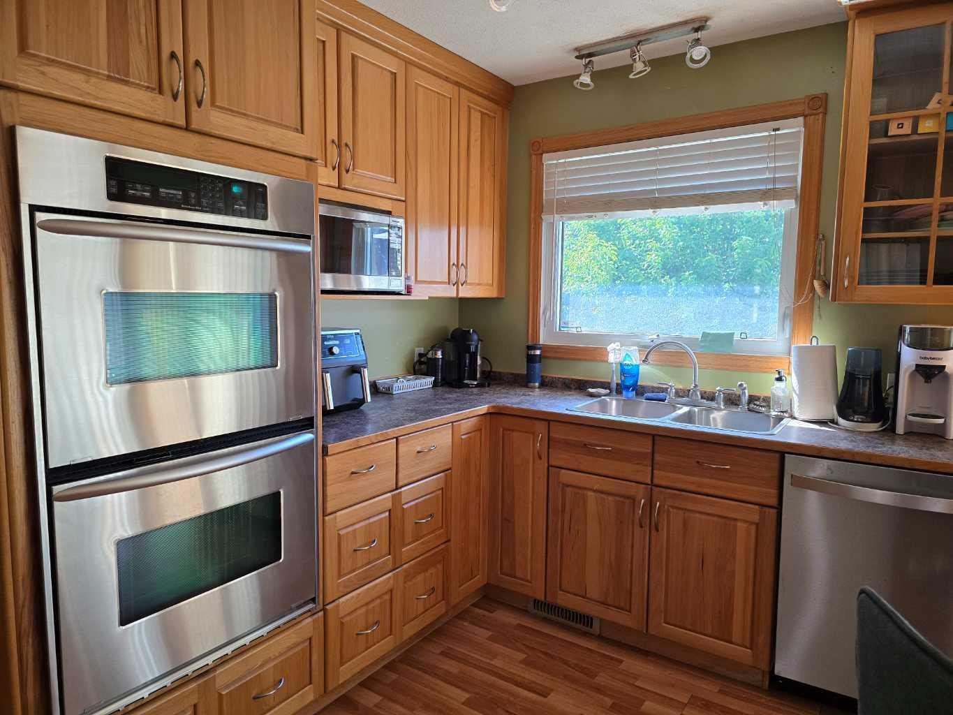 Photo de la propriété: 4233 7 Avenue AB T7E 1A6