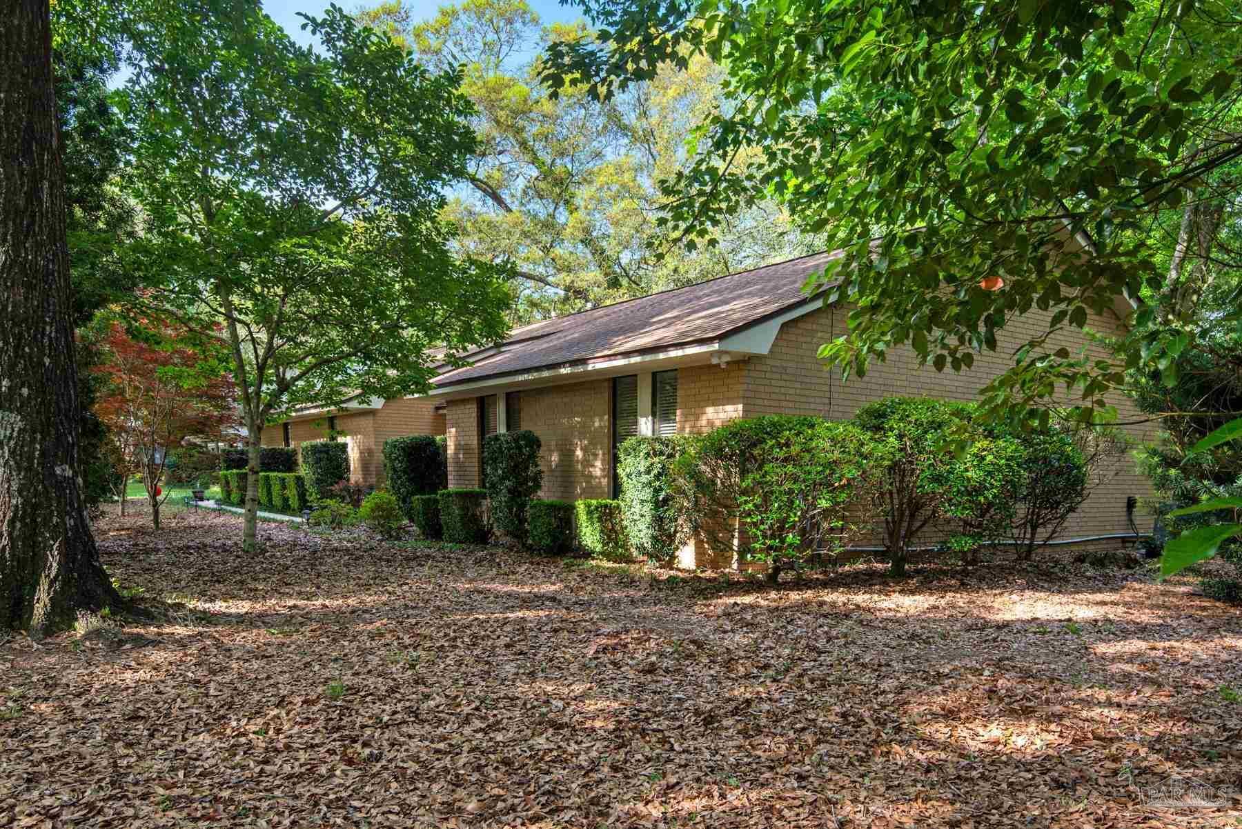 Property Photo: 10385 O'Daniel Dr FL 32514