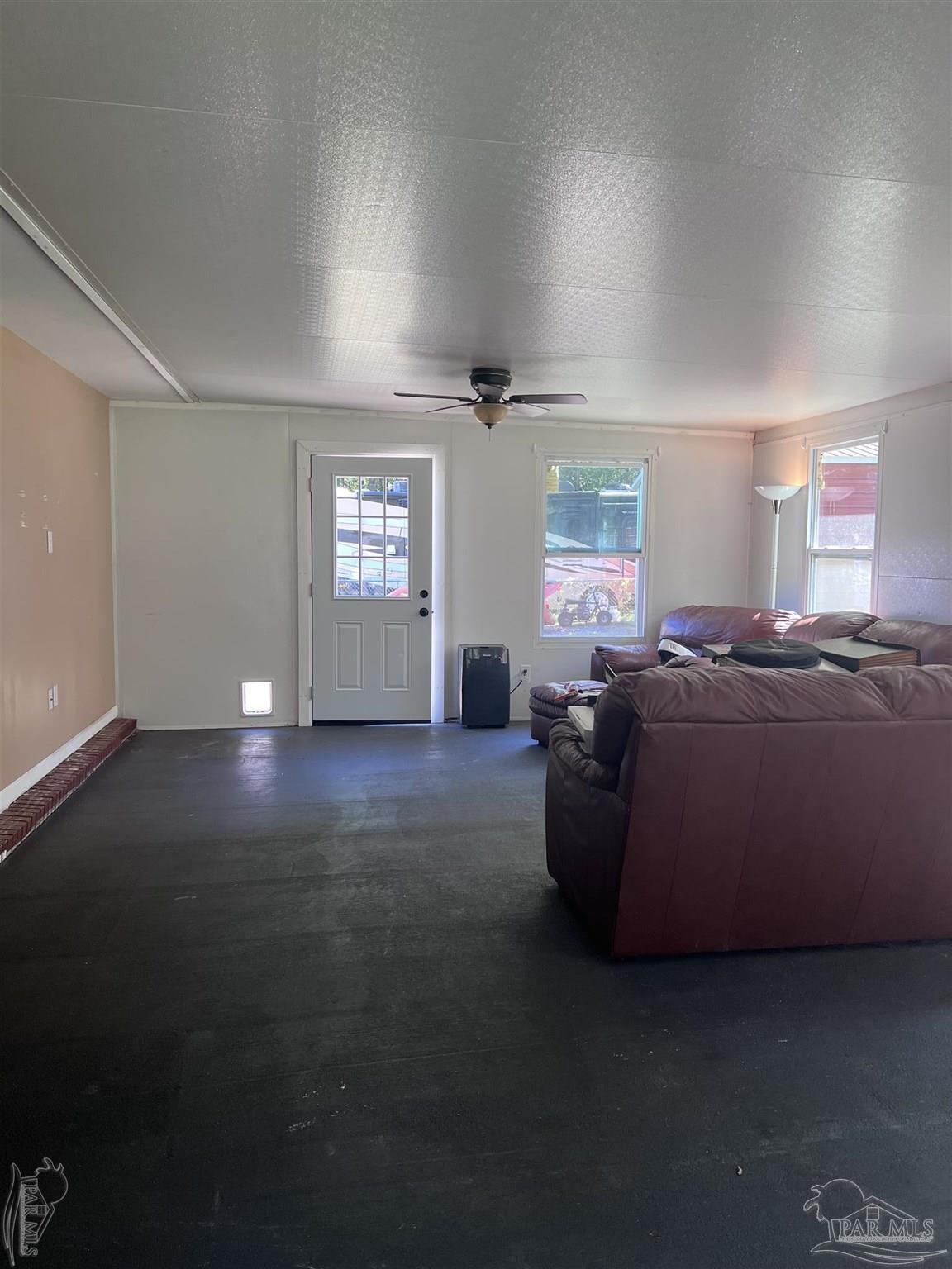 Property Photo: 6165 Brickyard Rd FL 32577
