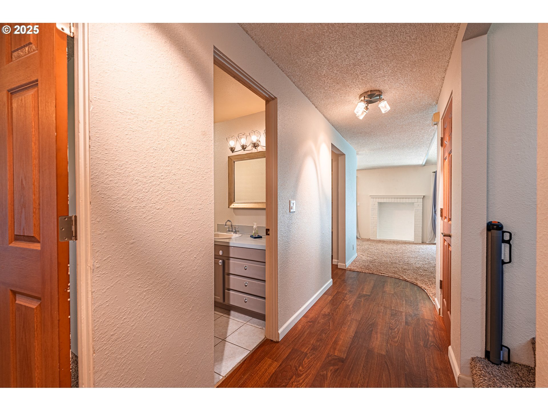 Property Photo: 2111 Hawkins Ln OR 97405