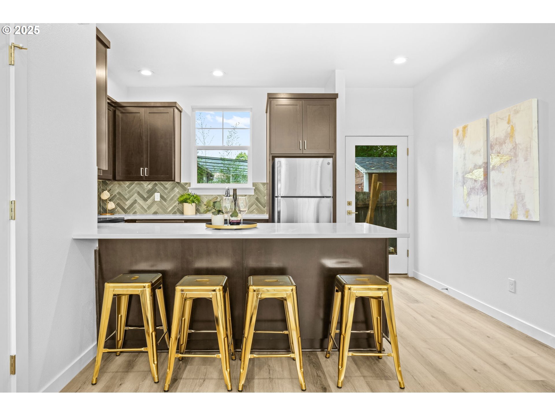 Property Photo: 5469 N Fessenden St OR 97203