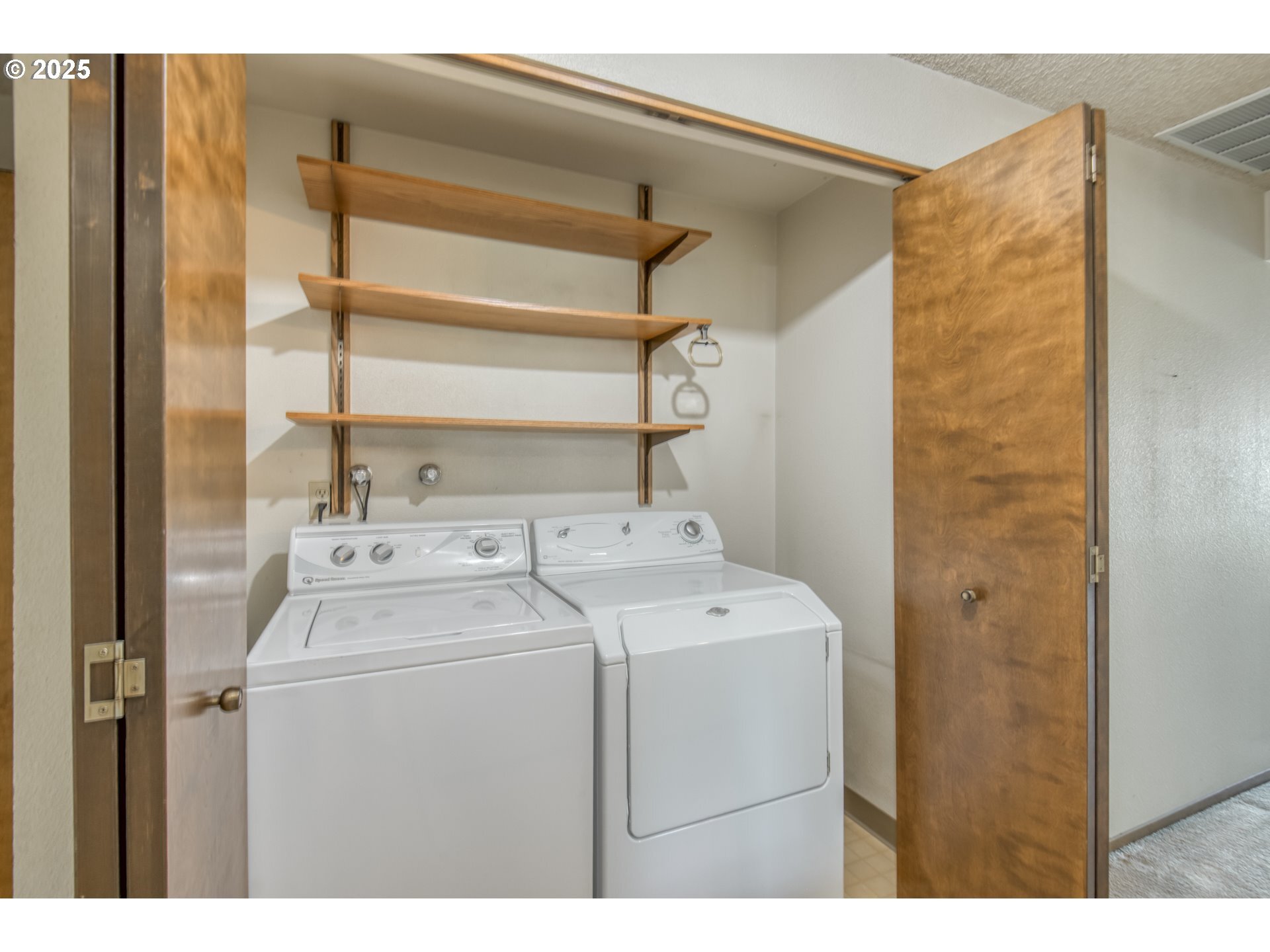 Property Photo: 14843 NE Tillamook St OR 97230
