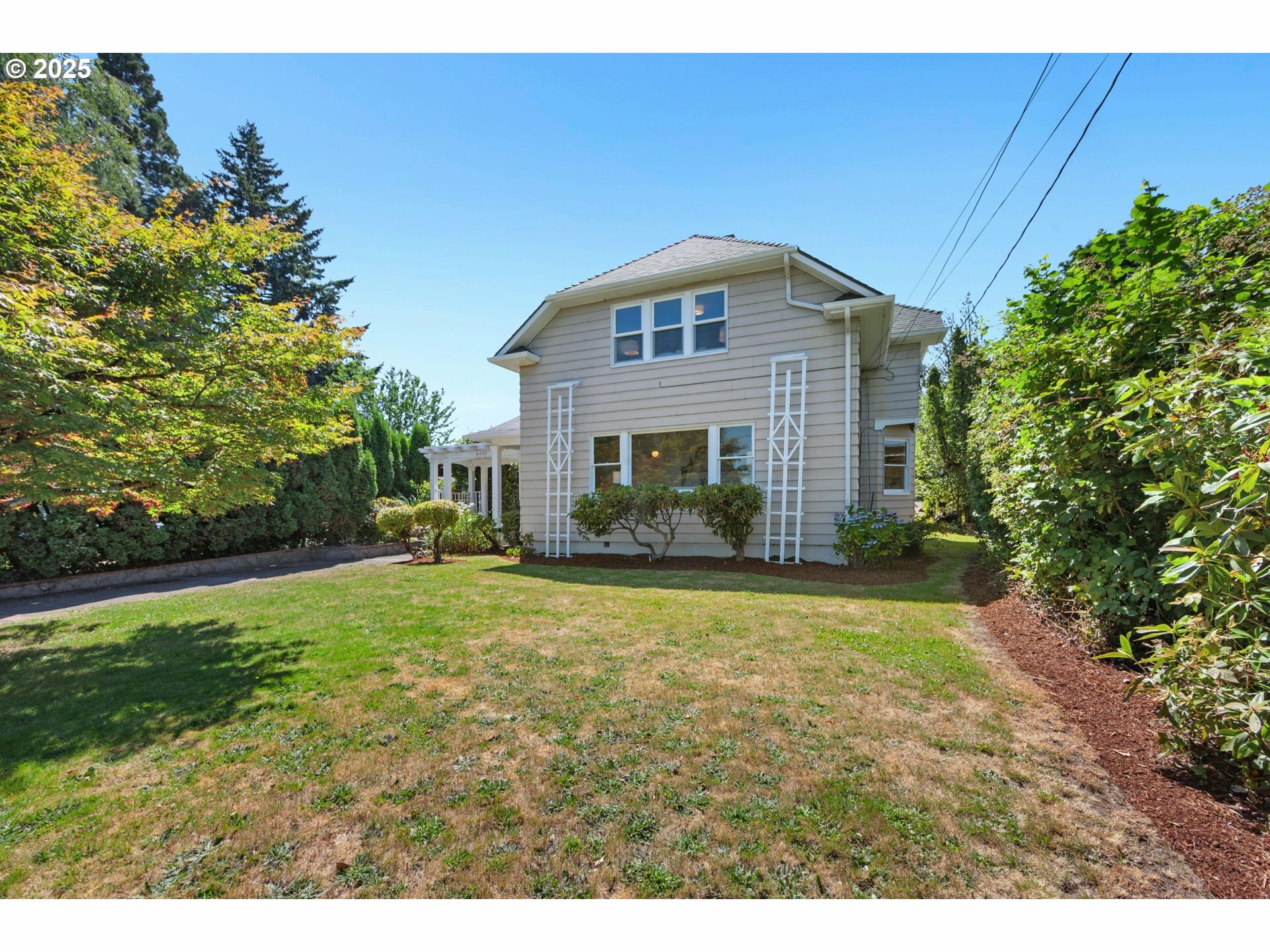 Property Photo: 6901 SW 3rd Ave OR 97219