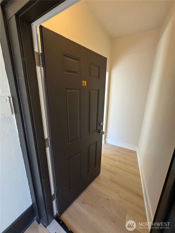 Property Photo:  314 E Mercer Street 2B  WA 98102 