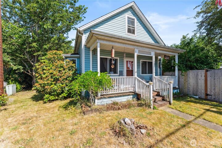 Property Photo:  701  13th Street SE  WA 98372