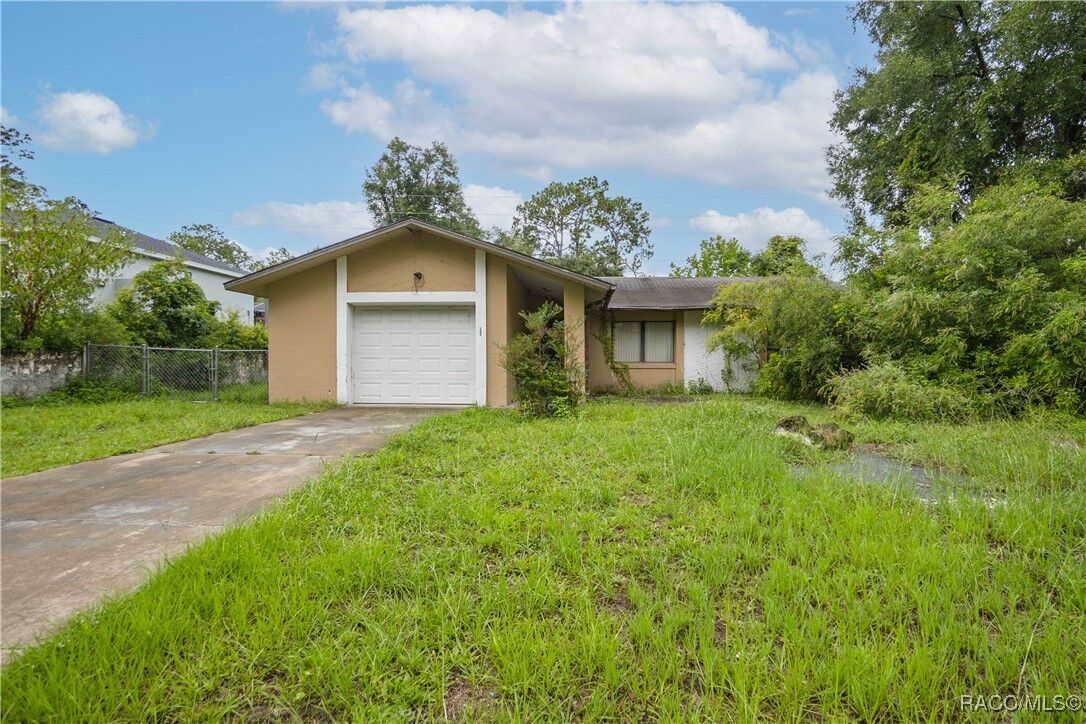 Property Photo: 105 E Harvard Street FL 34452