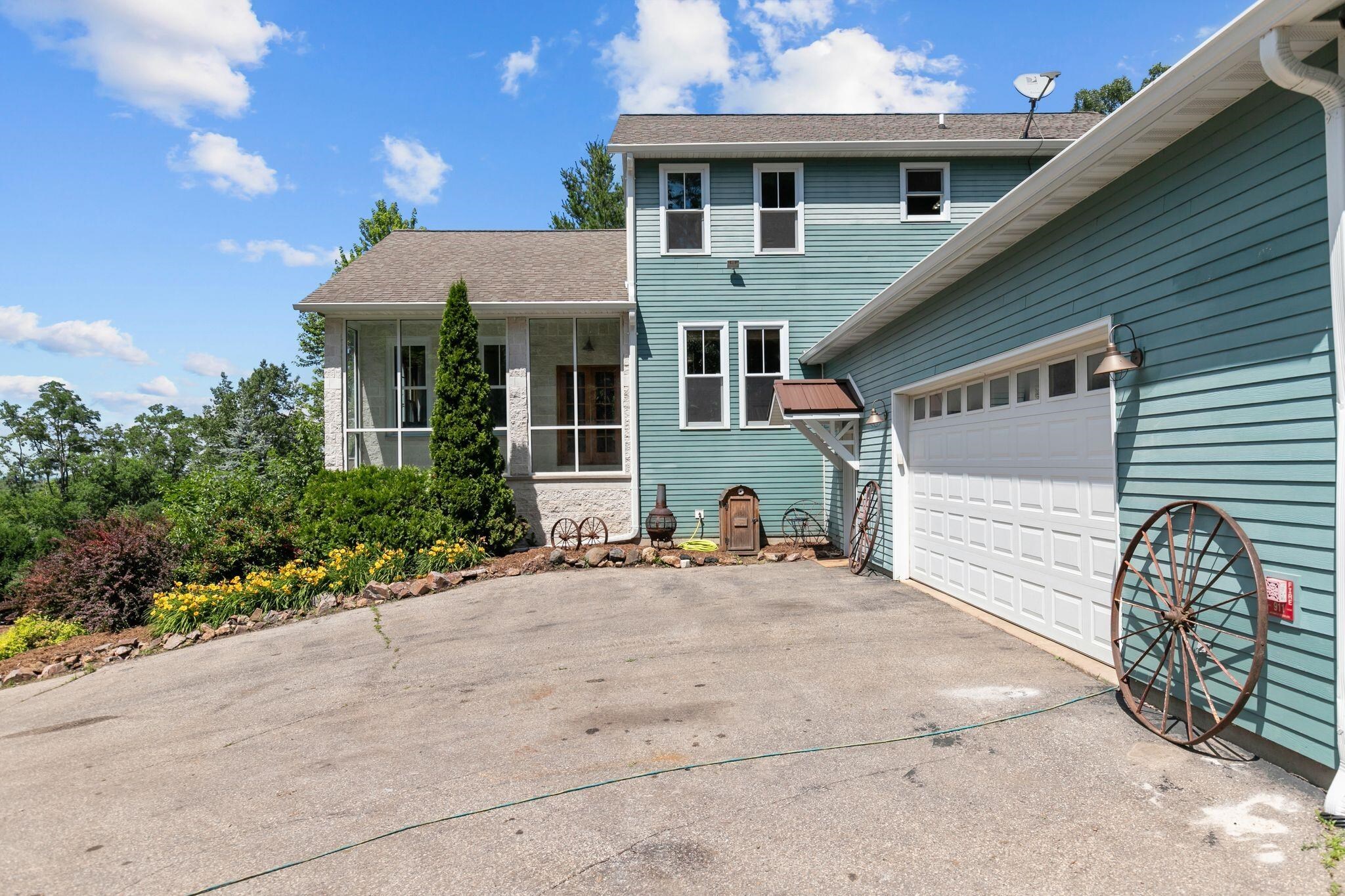 Property Photo: 500 Hillside Drive WI 54923