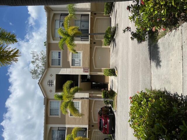 Property Photo: 1300 Crestwood Court S 1304 FL 33411
