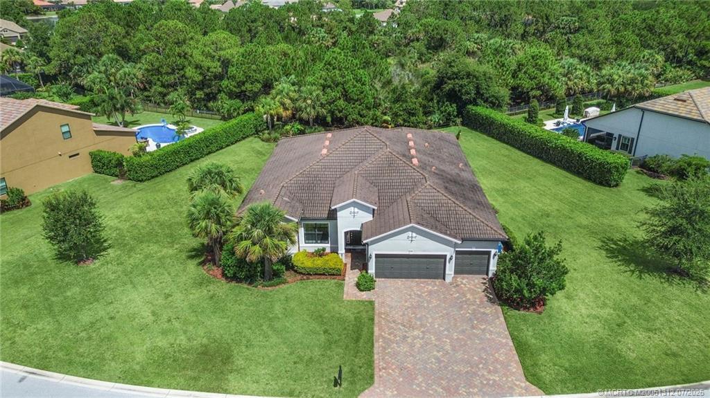 Property Photo: 724 SW Sea Green Street FL 34990