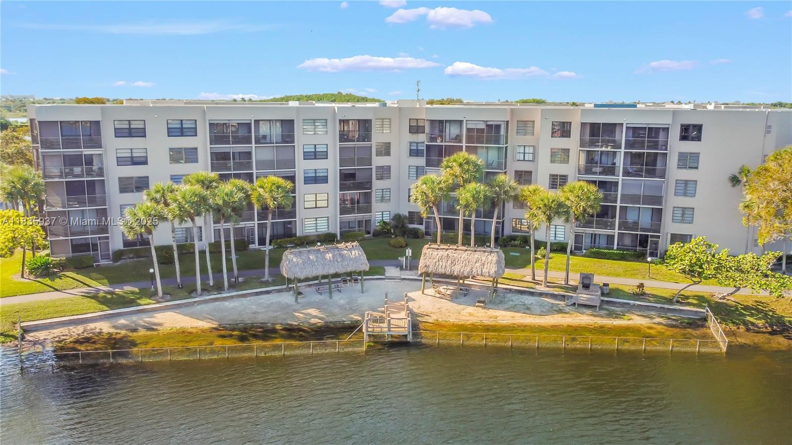 Property Photo: 1001 Colony Point Cir 419 FL 33026