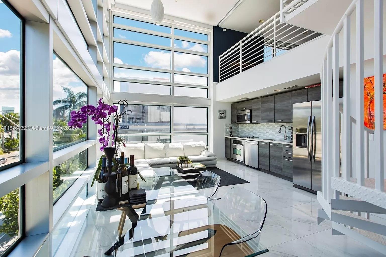 Property Photo: 421 Meridian Ave 15 FL 33139