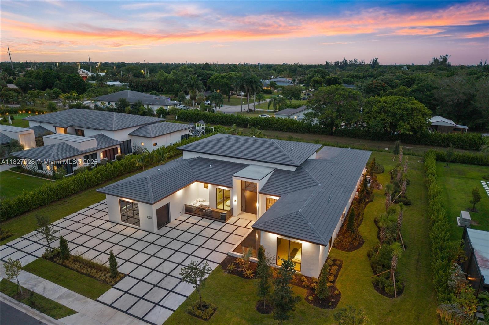 Property Photo: 1520 SW 149th Ter FL 33326