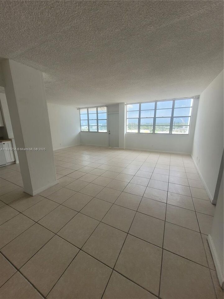 2025 NE 164th St 903  North Miami Beach FL 33162 photo