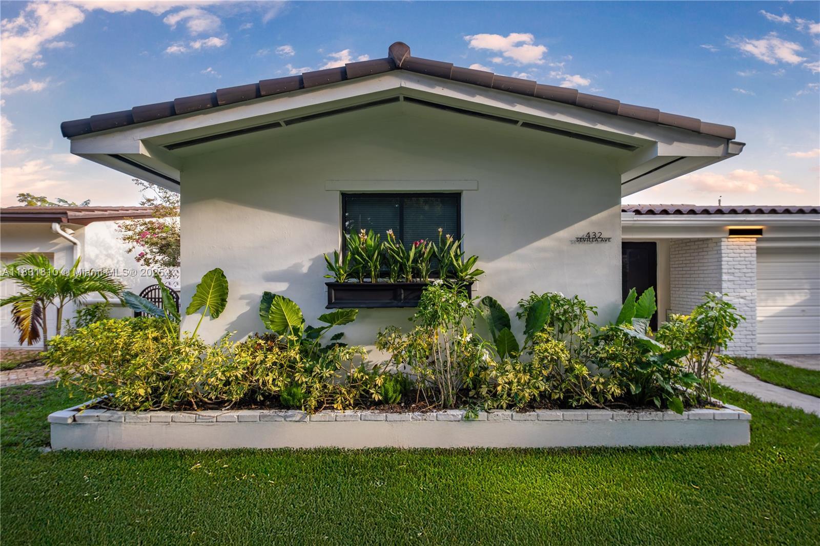 Property Photo: 432 Sevilla Ave FL 33134