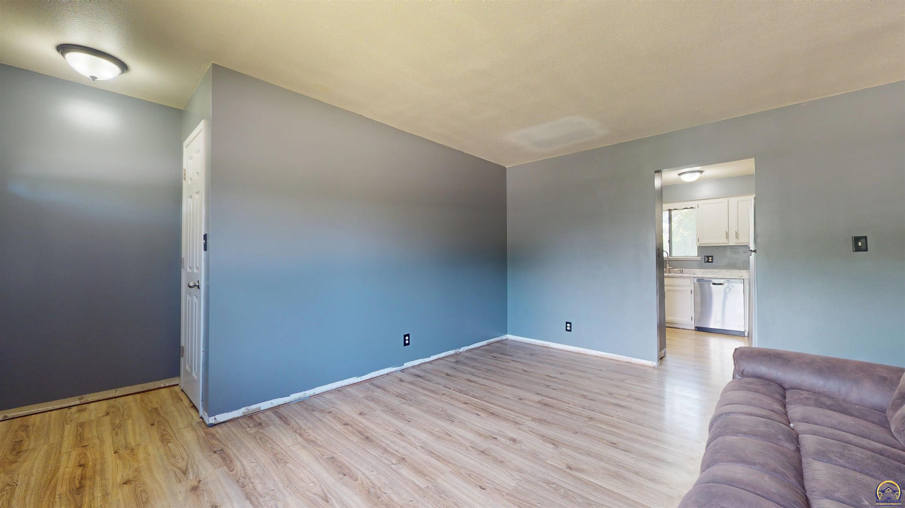 Property Photo: 3425 SW Moundview Cir KS 66614
