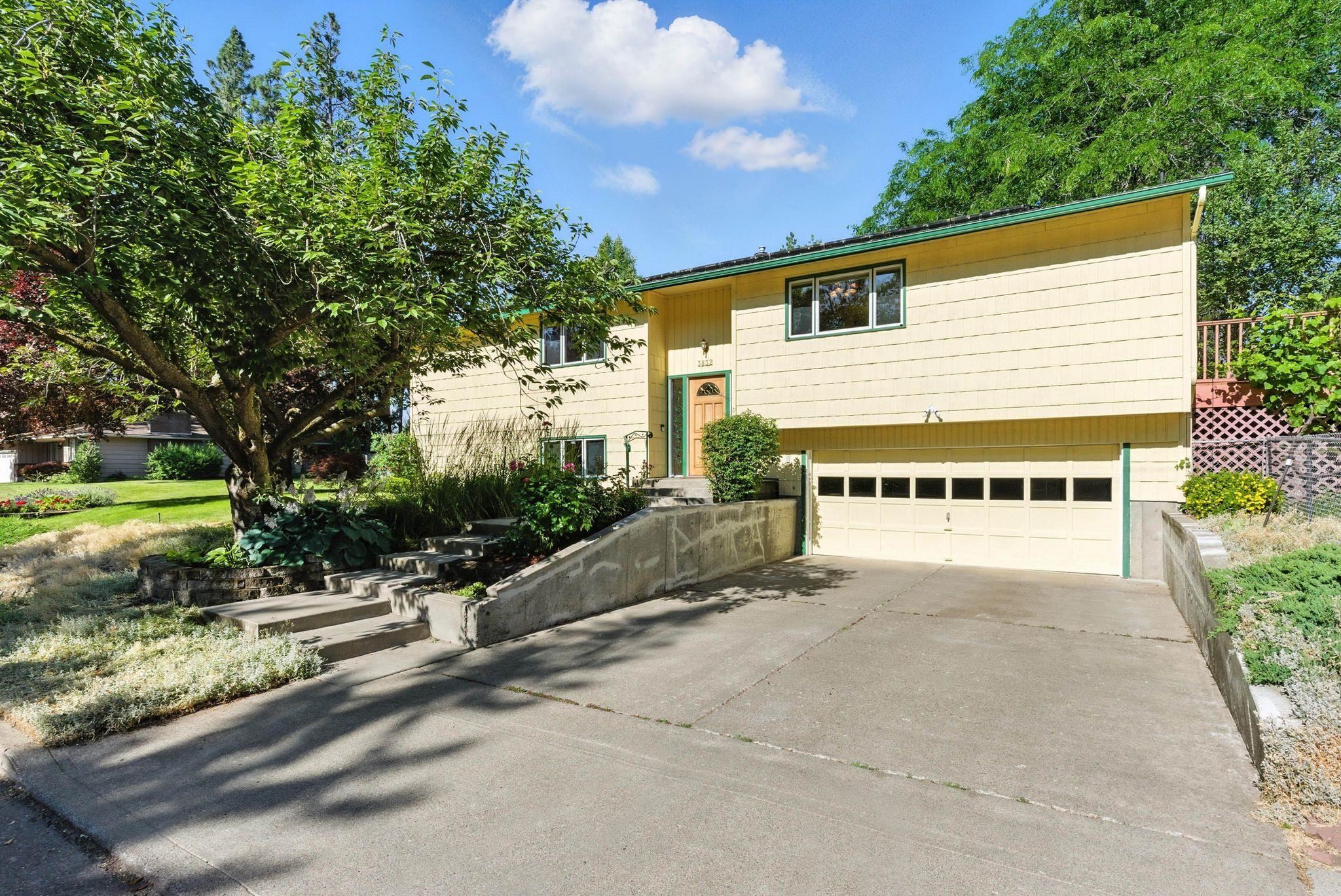 Property Photo: 3832 S Cook St WA 99223