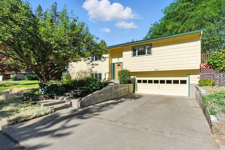 Property Photo: 3832 S Cook St WA 99223
