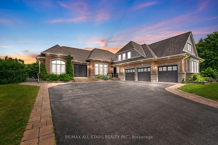 Property Photo:  21 Country Club Crescent  ON L9P 0B8