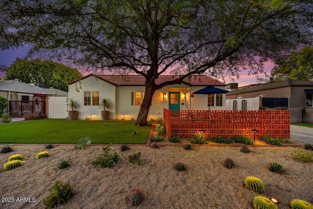 Property Photo:  526 W Wilshire Drive  AZ 85003 